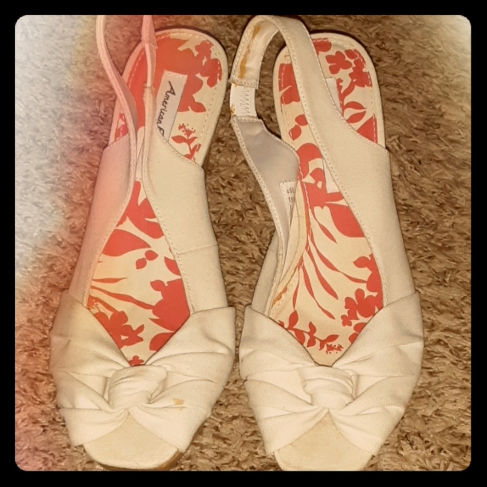 American Eagle White Wedges